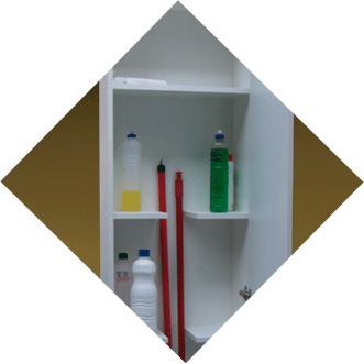 Arm&aacute;ro para vasouras e produtos de limpeza