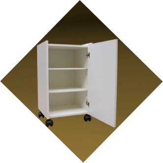 Arm&aacute;rio com rod&iacute;zios