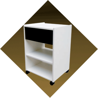 Arm&aacute;rio com prateleiras regul&aacute;veis